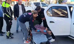 Bayılan Karısını Hastaneye Götürürken Kaza Yaptı, Ambulansla Baygın Halde Hastaneye Götürüldü