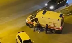 "Beni Tanıyor Musun?" Diyerek Ambulansın Camını Yumrukladı, O Anlar Kamerada