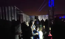 Depremzedeleri Korkutan Yangın: 3 Konteyner Alevlere Teslim Oldu