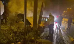 Gazetecilerin Dikkati Faciayı Önledi: Kaza Yapan Araçtan Çıkan Dumanlar Paniğe Neden Oldu