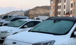 Yüksekova’da Araçların Camları Buz Tuttu