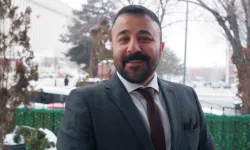 Çatılardaki Dev Buz Sarkıtları Tehlike Oluşturuyor