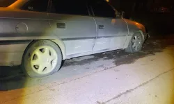 Hem Park Halindeki Araçların Lastiklerini Hem de Kendini Kesti