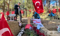 Şehidin Kabrine Öğrenciler His Dolu Notlar Bıraktı