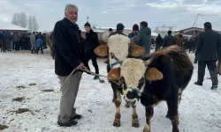 Ağrı Hayvan Pazarı’nda Dondurucu Soğuk Zahmete Dönüştü