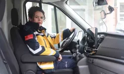 Bayan Ambulans Sürücüsü Hayat Kurtarmak İçin Vakitle Yarışıyor