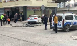Kaza Anı Kamerada: Arabalar Çarpıştı, 2 Şoför Yaralandı