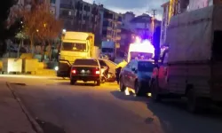 Arabaya Çarpan Minibüs Sürücüsü Kaçtı: 1 Yaralı