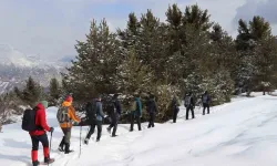 Karla Kaplı Dağlarda Tabiat Yürüyüşü