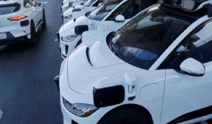Google girişimi Waymo tamamen sürücüsüz yolculuklara başladı