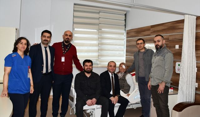Çorum'da 72 yaşındaki kadın kornea nakliyle 50 yıl sonra yeniden görmeye başladı