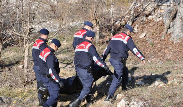 Amasya'da devrilen hafif ticari araçtaki 1 kişi öldü, 4 kişi yaralandı