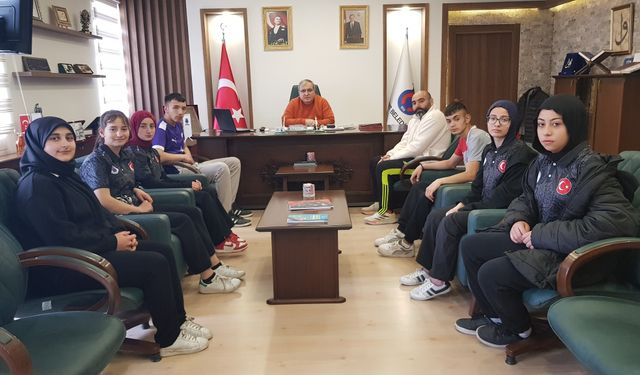 Bayat Belediyespor Bilek Güreşinde Zirveye Oynuyor!