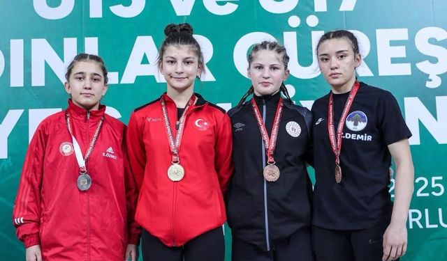 Çorumlu Güreşçi Esra Özmez, Türkiye İkincisi Oldu