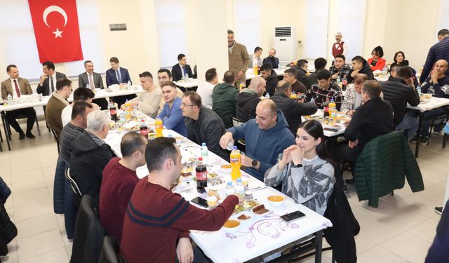 Dere, Cezaevi Personeli ile İftar Sofrasında Buluştu