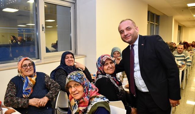 Hastane Çalışanları ve Hasta Yakınlarıyla İftar Açtılar