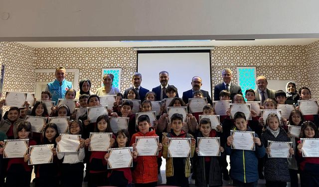 Minikler, Harçlıklarını Depremzedelere Bağışladı