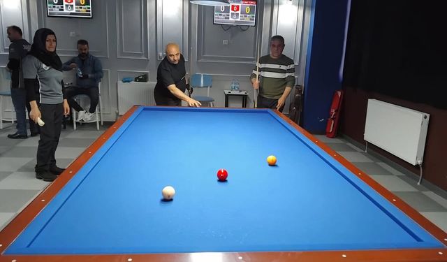 23 Nisan Coşkusu Bilardo Masasında