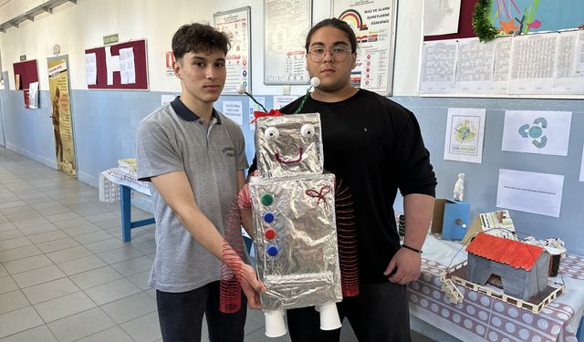Sinop'ta lise öğrencileri atık malzemeleri geri dönüştürerek sergi açtı