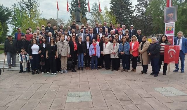 CHP’den Anıta Çelenk