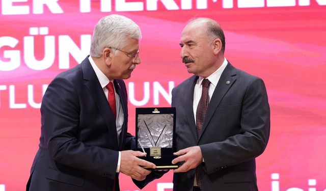 Çorum Valisine Hizmet Ödülü