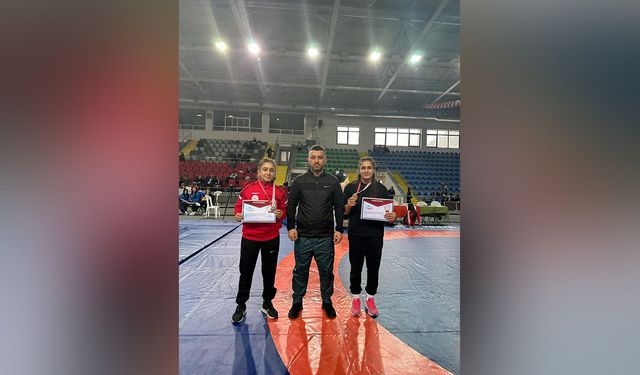 Çorumlu Güreşçi Kızlar Madalyalarla Döndü