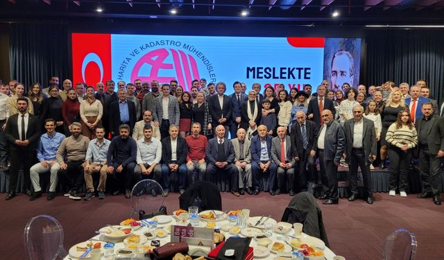 HKMO'dan meslekte 25 ve 30'uncu yılını dolduran üyelerini plaket