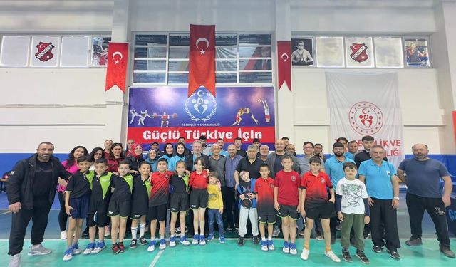 Masa Tenisi Etkinleri Sürüyor