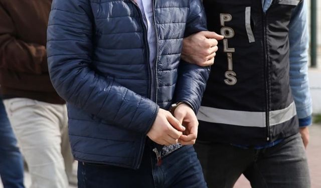 Sahte Kimlikle Polisi Atlatmaya Çalıştı