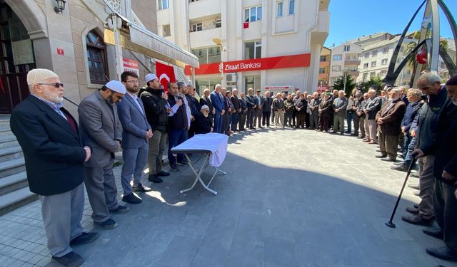 Türkeli'de hacı adayları dualarla uğurlandı