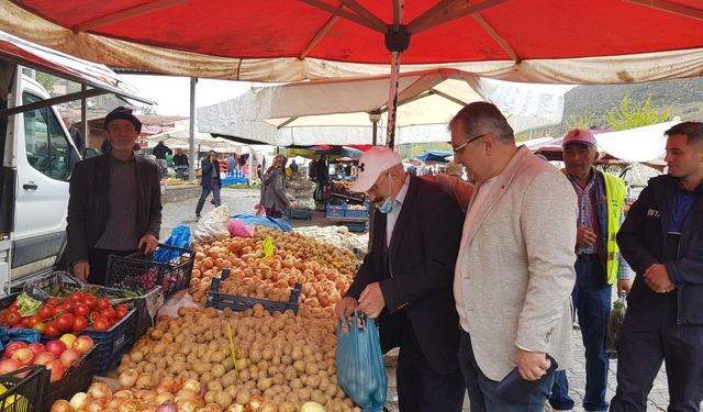 Ünlü, Pazar Esnafı ve Vatandaşlarla Buluştu