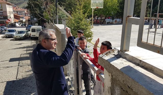 Ünlü'den Öğrencilerine Sürpriz Ziyaret