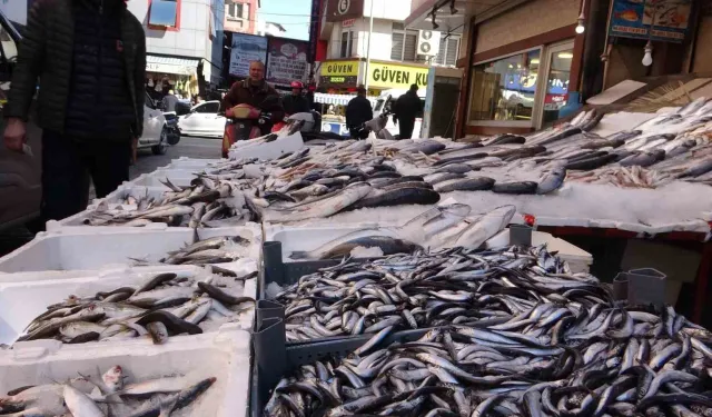 Adana’da Ramazan Ayı Öncesi Alışveriş Hareketliliği Başladı