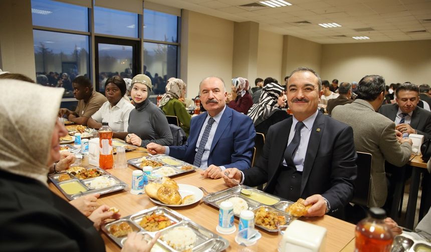 67 Ülkeden Öğrenci İftar Sofrasında Buluştu