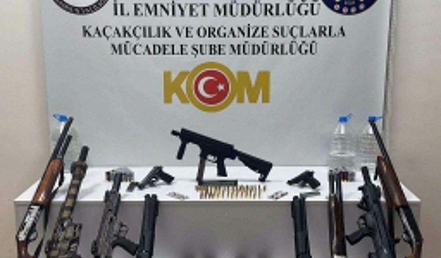 Samsun'da eğlence mekanında silah, mühimmat ve uyuşturucu ele geçirildi