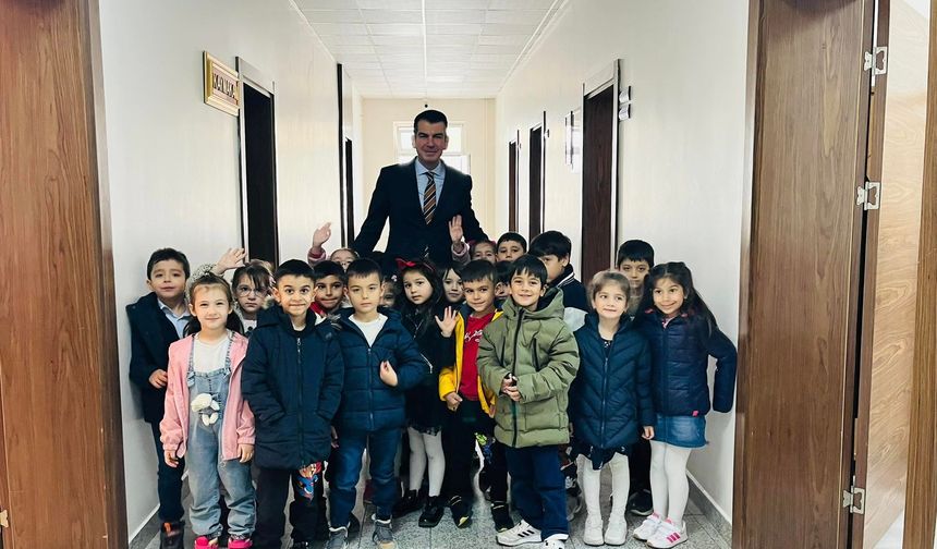 Kaymakam Amcalarına Merak Dolu Ziyaret