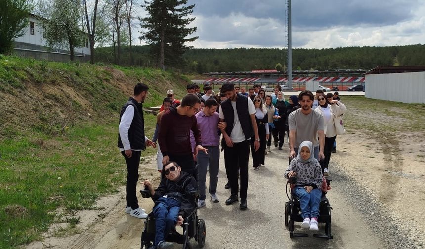 Kastamonu'da üniversite öğrencileri kampüste engelli bireylerle bir araya geldi