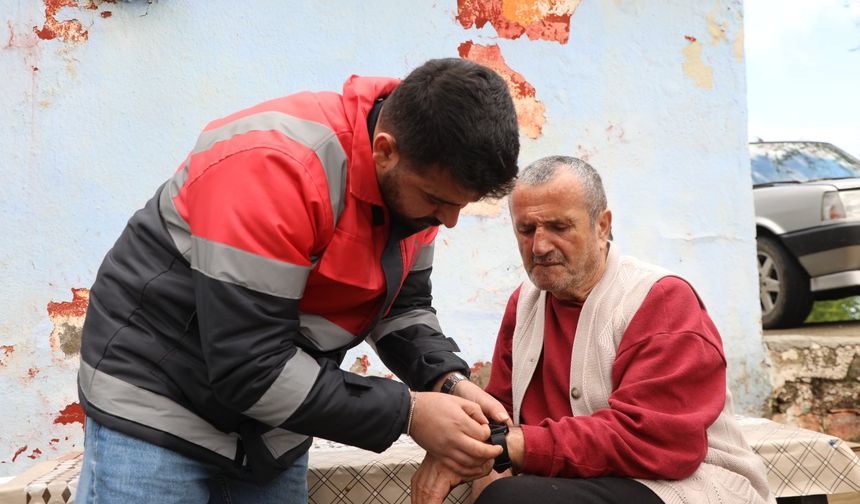 Ordu'da Alzheimer hastasına akıllı saat verildi