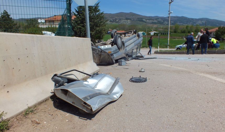 Tokat'ta devrilen otomobildeki 3 kişi yaralandı