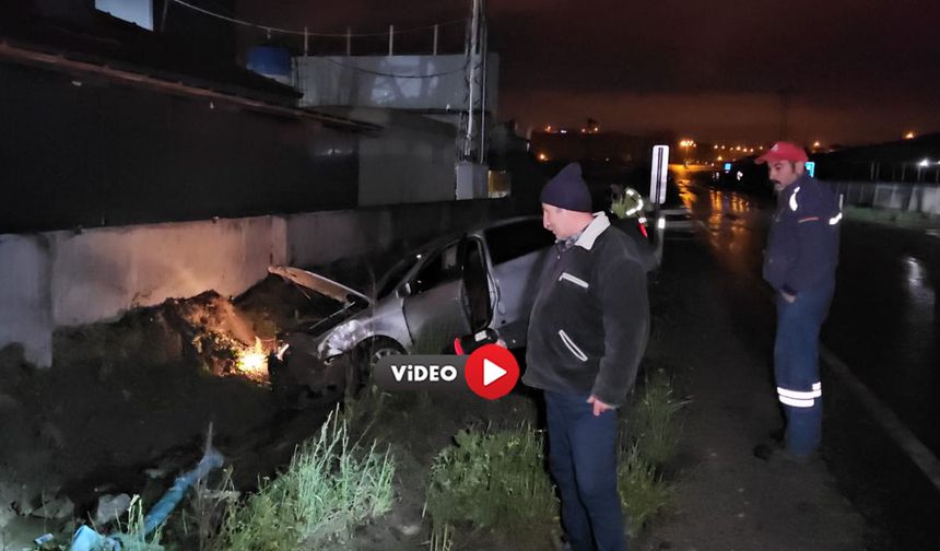 Otomobil Su Kanalına Devrildi