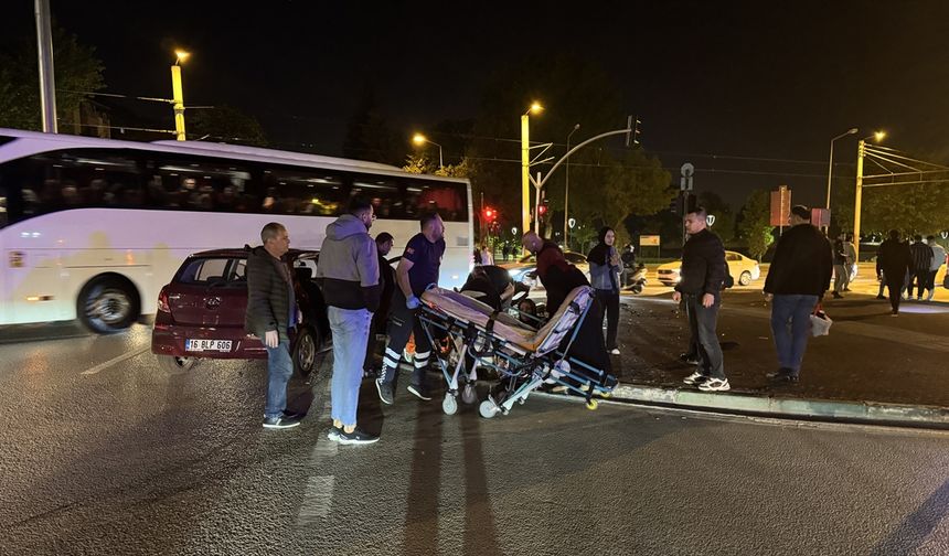BURSA - Taksi ile otomobilin çarpıştığı kazada 7 kişi yaralandı