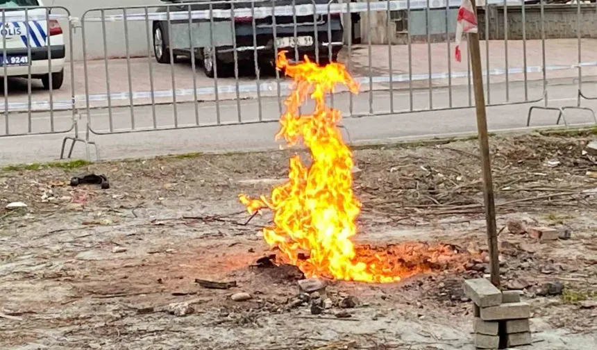 Yer Etüdü Sırasında Alevlenen Metan Gazı Hala Yanıyor