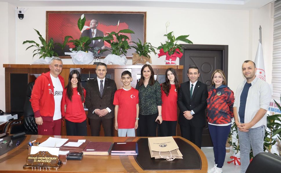 Demirkıran Madalya Kazanan Yüzücüleri Ağırladı