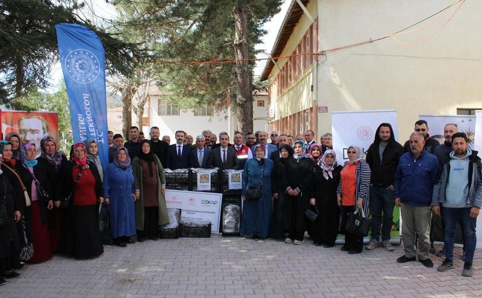 Çorum’daki Çiftçilere 140 Bin Çilek Fidesi Dağıtıldı