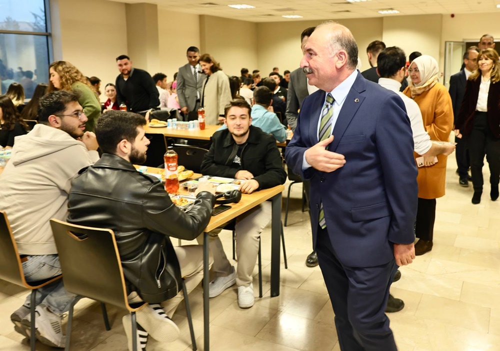 Çalgan Ve Eşi, Üniversite Öğrencileriyle Iftar Açtı (3)