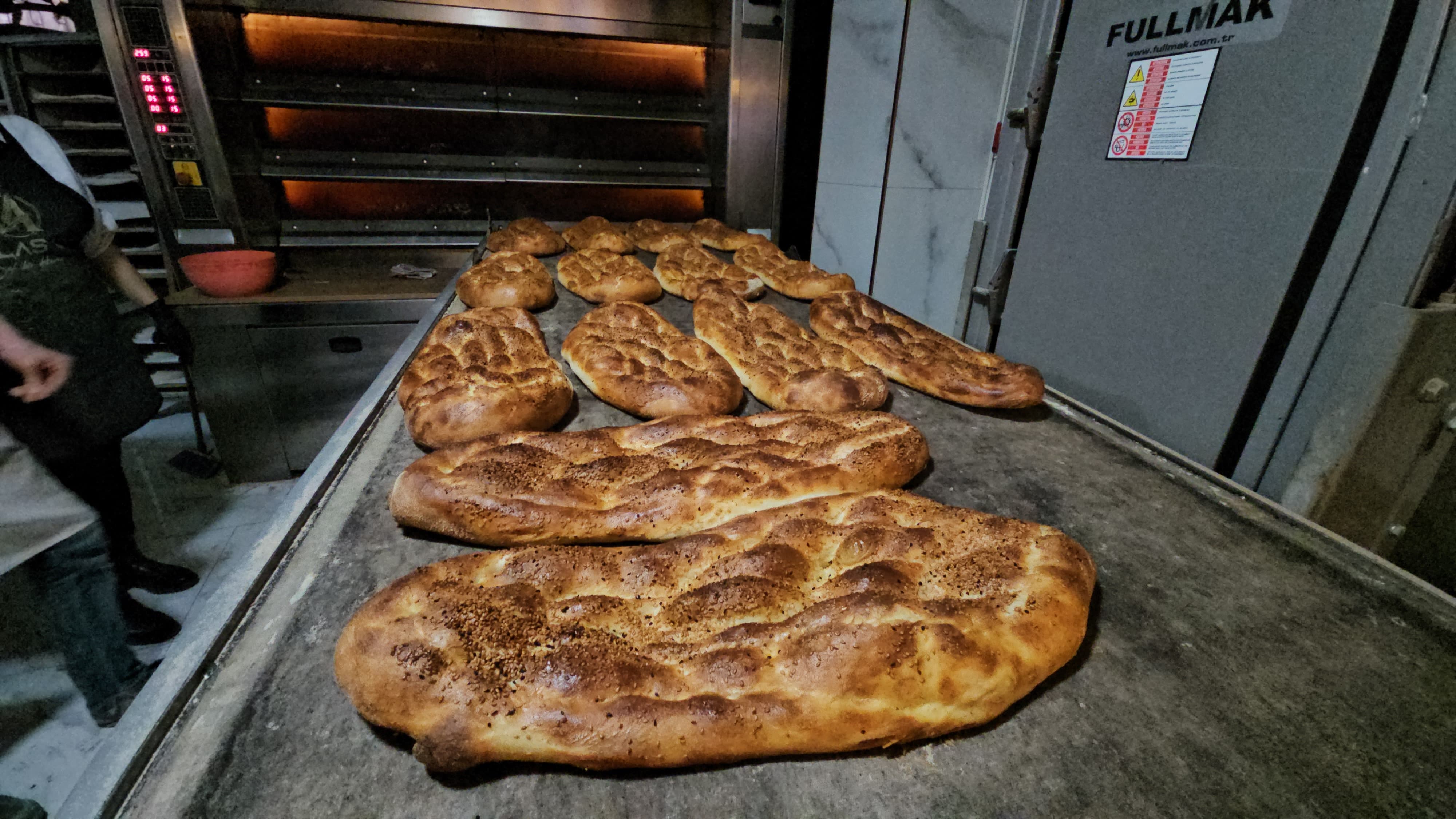 Ramazan’ın Eşsiz Lezzeti Iftarda Fırınları Dolduruyor (2)