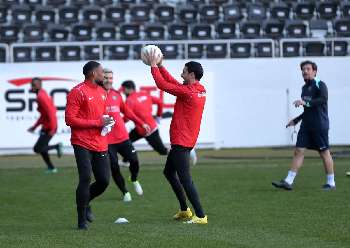 Tuncay Şanlı Takımla Ilk Antrenmana Çıktı (2)