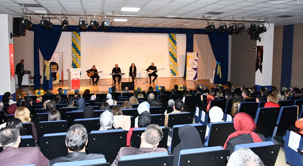 Başarılı Olan Öğretmen Ve Okullara Ödülleri Verildi (4)