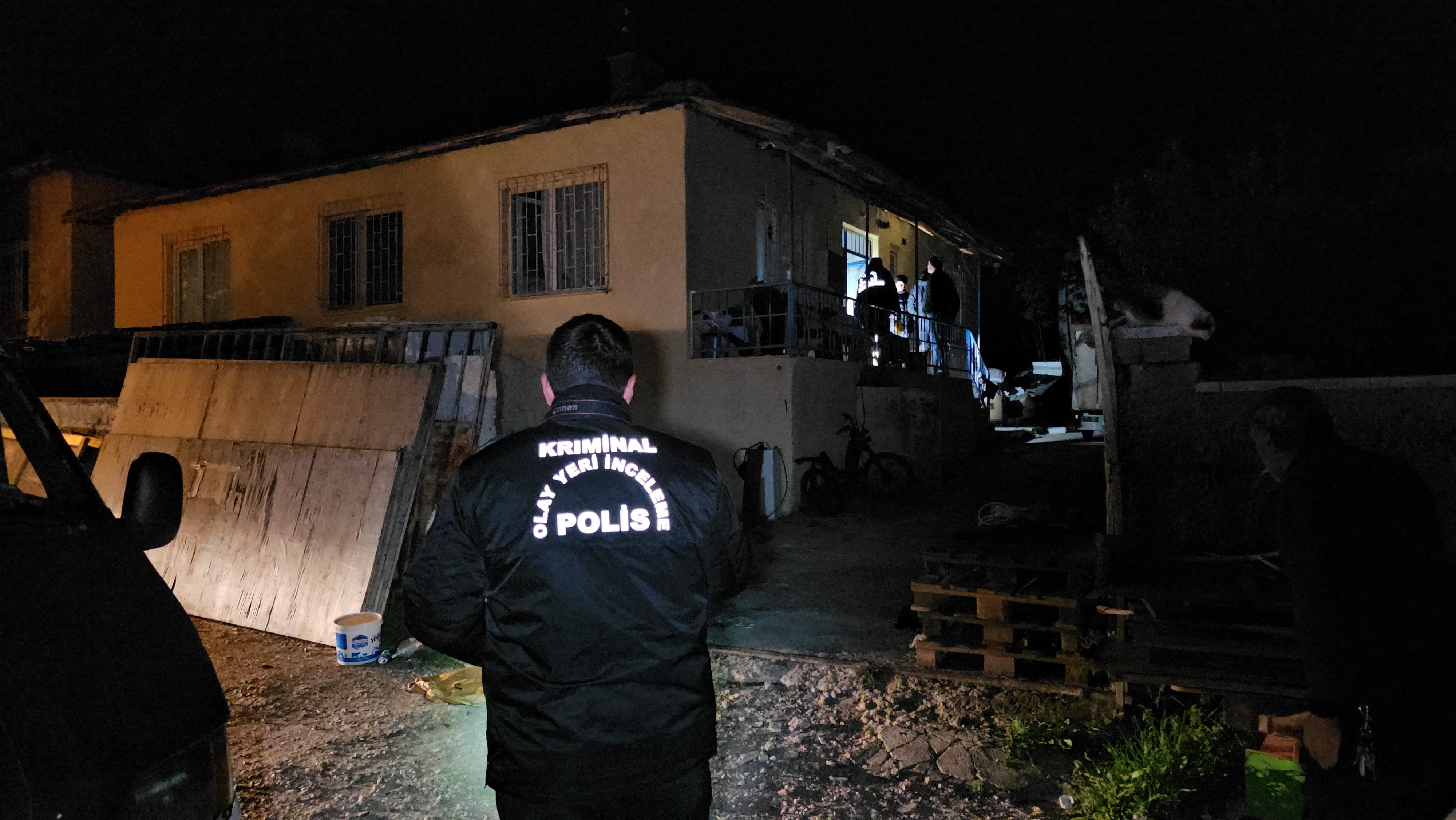 Bir Kişi Evinin Bahçesinde Silahlı Saldırıya Uğradı (2)