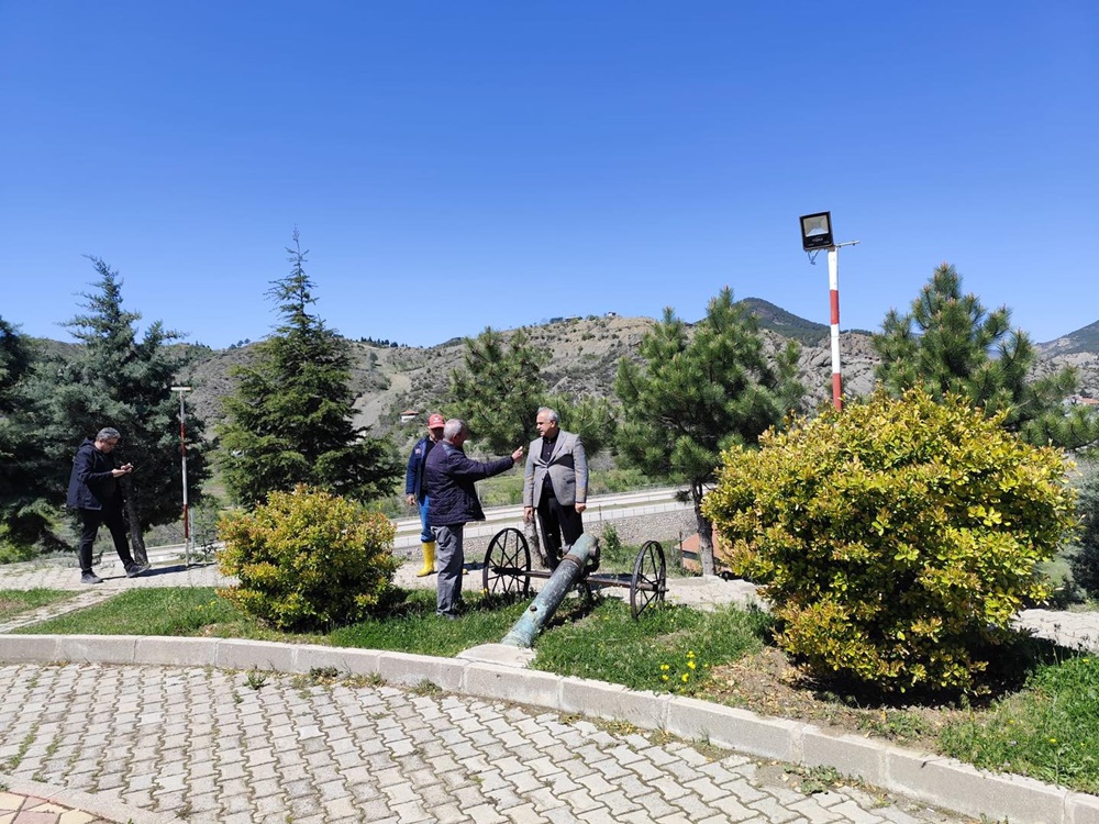 Çizikci, Belediye Ekiplerinin Çalışmalarını Yerinde Inceledi (1)